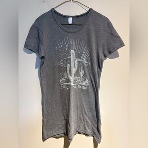 Tin Haul Short Sleeve Tee Shirt Cactus Print Graphic Size Large Grey Flaw